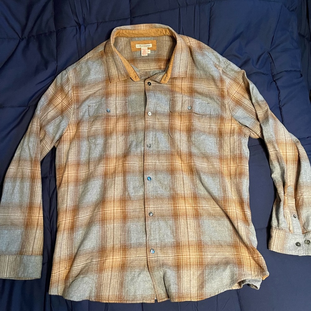 Brand new without tags Buttery soft carbon2cobalt flannel!